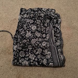 Women’s American Eagle floral Flared Pants